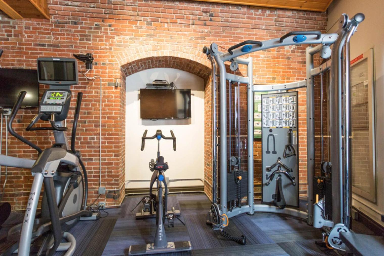 Blueground Dorchester Lower Mills Gym Laundry Bos-1042 Boston