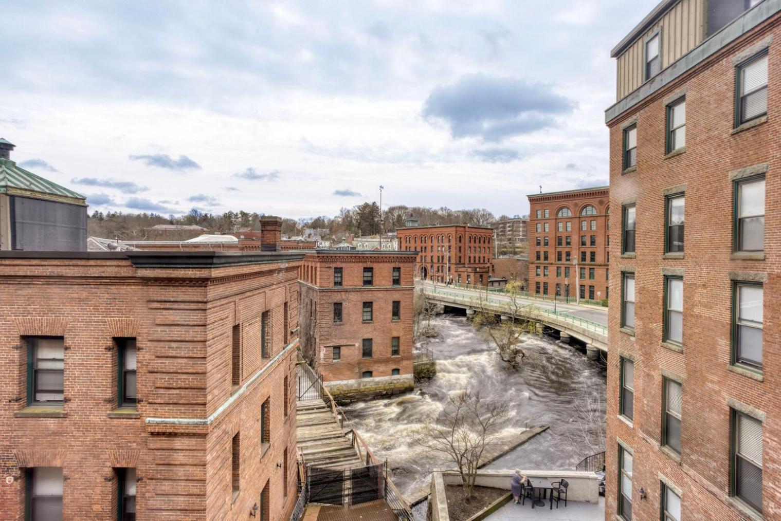 Blueground Dorchester Lower Mills Gym Laundry Bos-1042 Boston