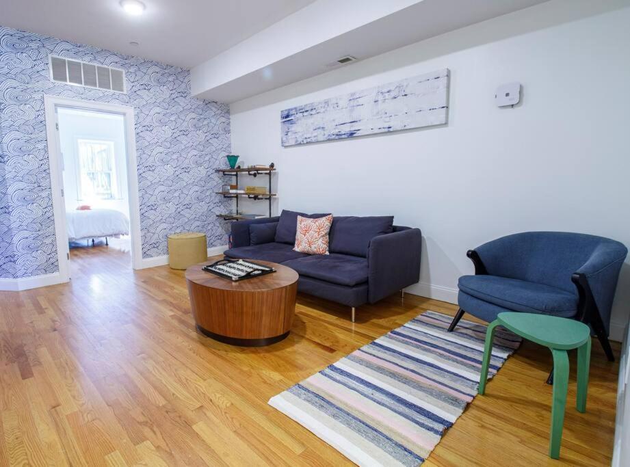 4br 1,5bh Sunny Apt In Roxbury
