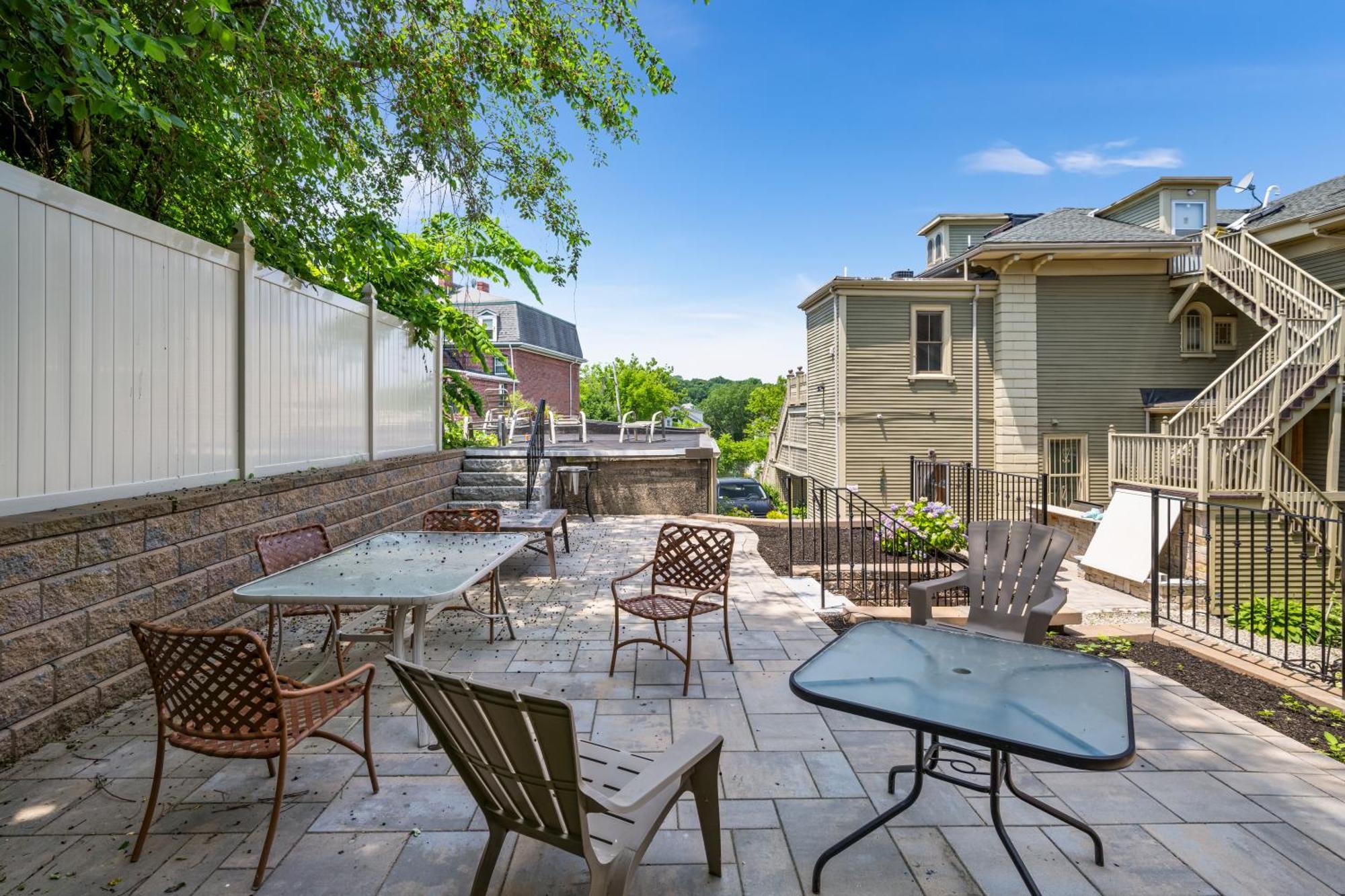 Modern 2 Bed Apt Mins To Fenway 5 Min To Train * Boston
