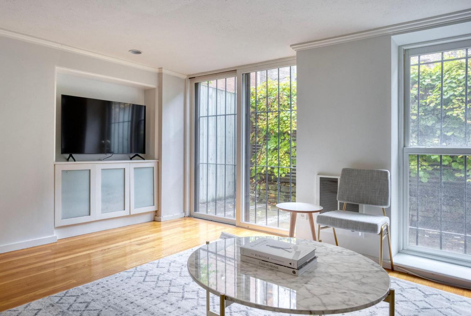 South End 2br W Wd Nr Shops Bos-938 Apartment *