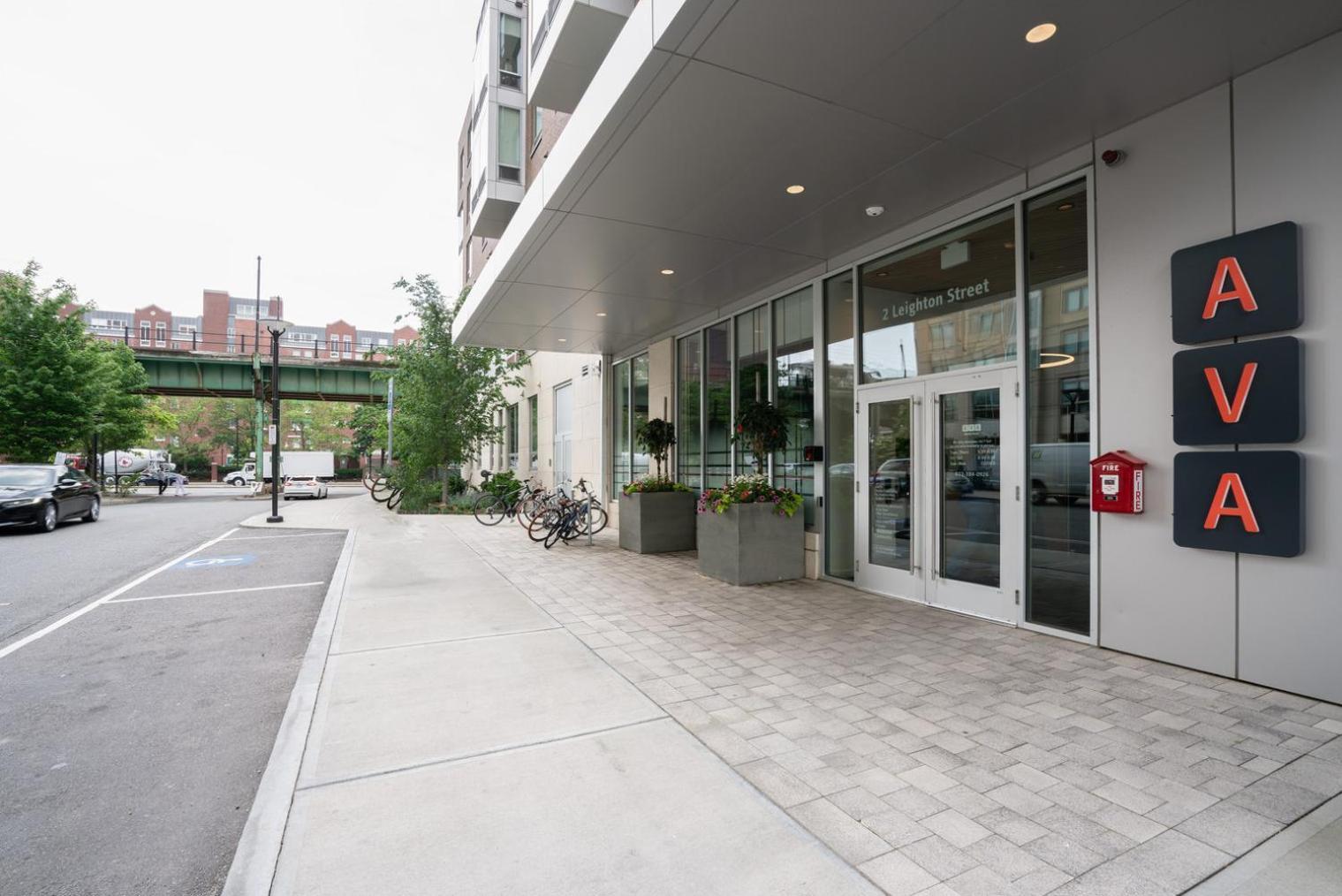 E Cambridge W Gym Wd Nr Lechmere T Bos-633
