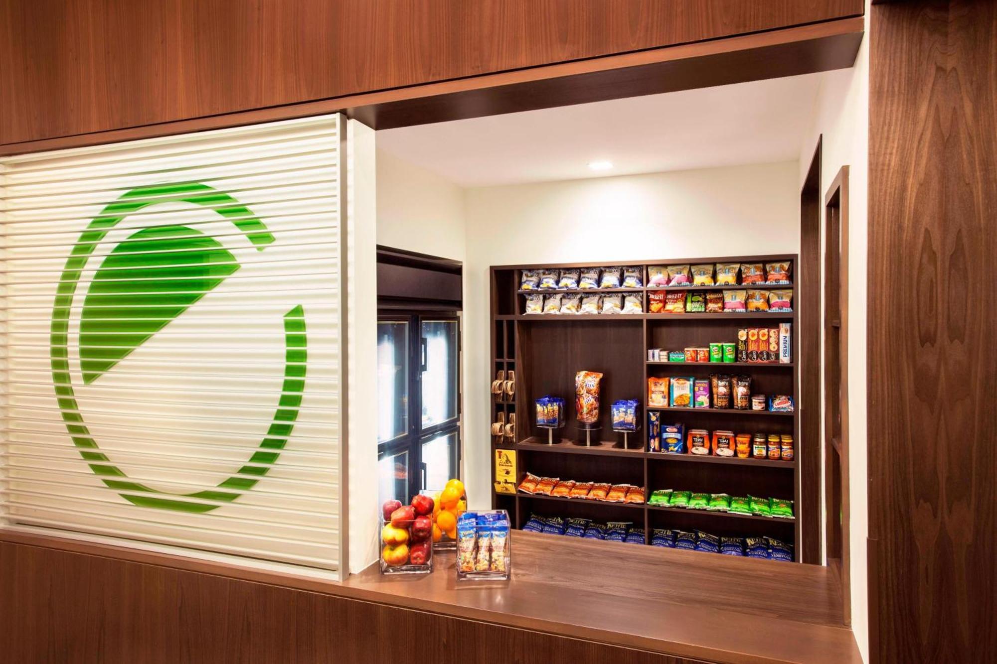 Element Seaport District Hotel 3*
