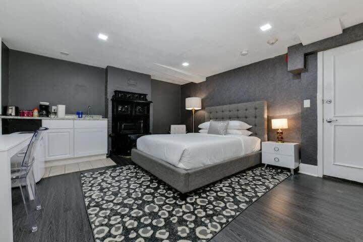 Apartment Centrally Located In Boston's Bay