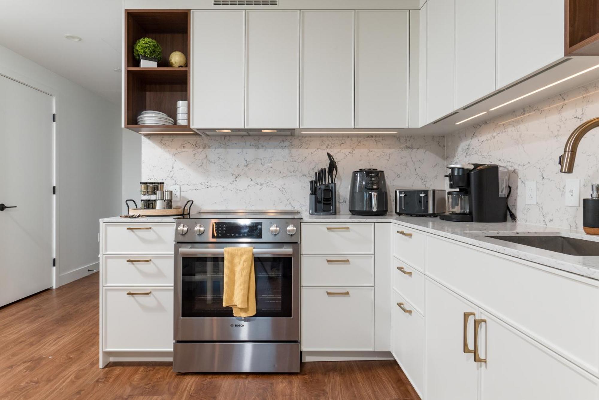Luxury 2br Backbay Common T-station Roof Lounge Gym Apartment