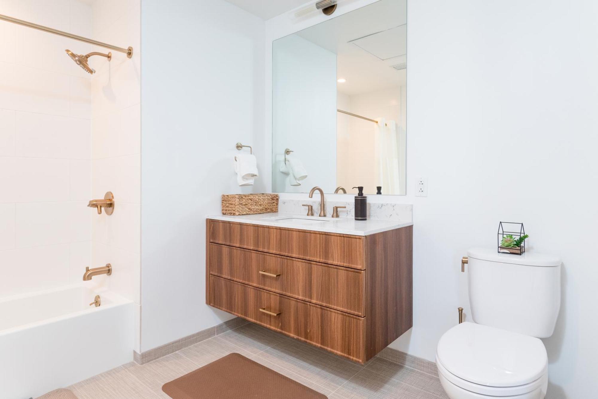 Luxury 2br Backbay Common T-station Roof Lounge Gym Apartment Boston