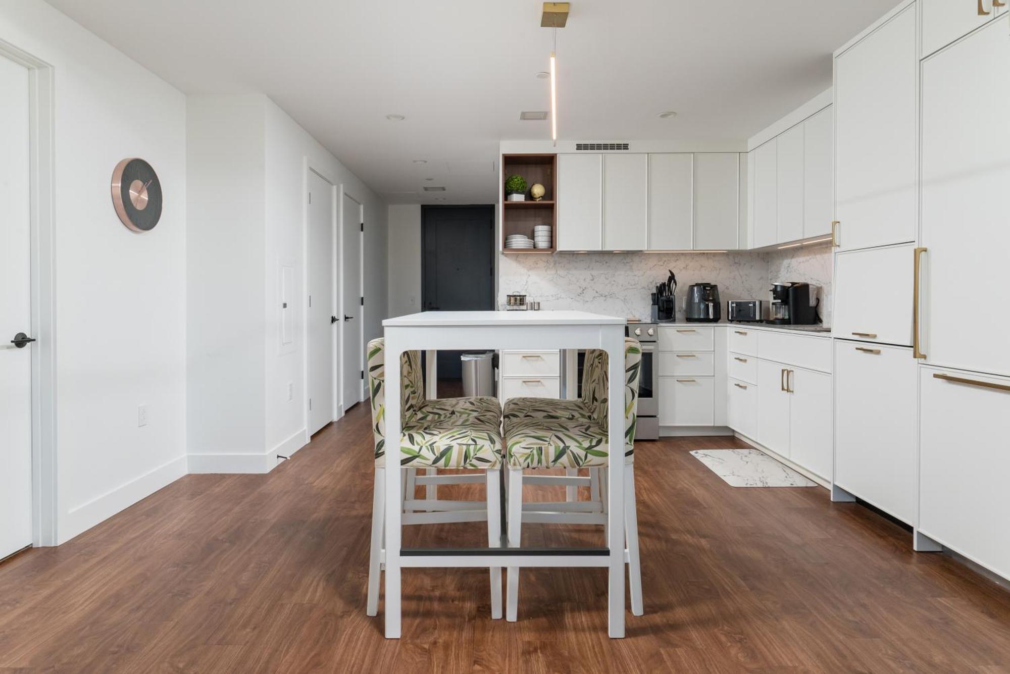 Luxury 2br Backbay Common T-station Roof Lounge Gym * Boston