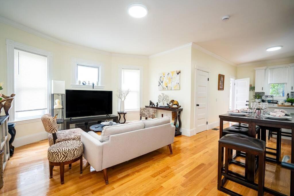 14a-elegant, Newly Renovated In * Boston