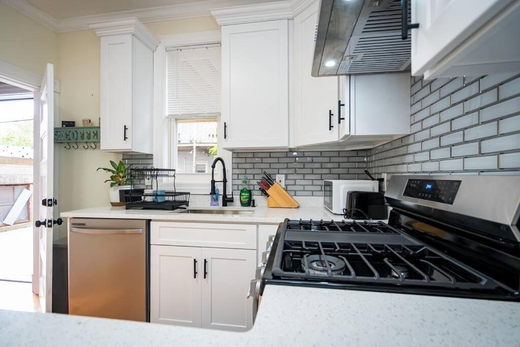 Apartment 14a-elegant, Newly Renovated In