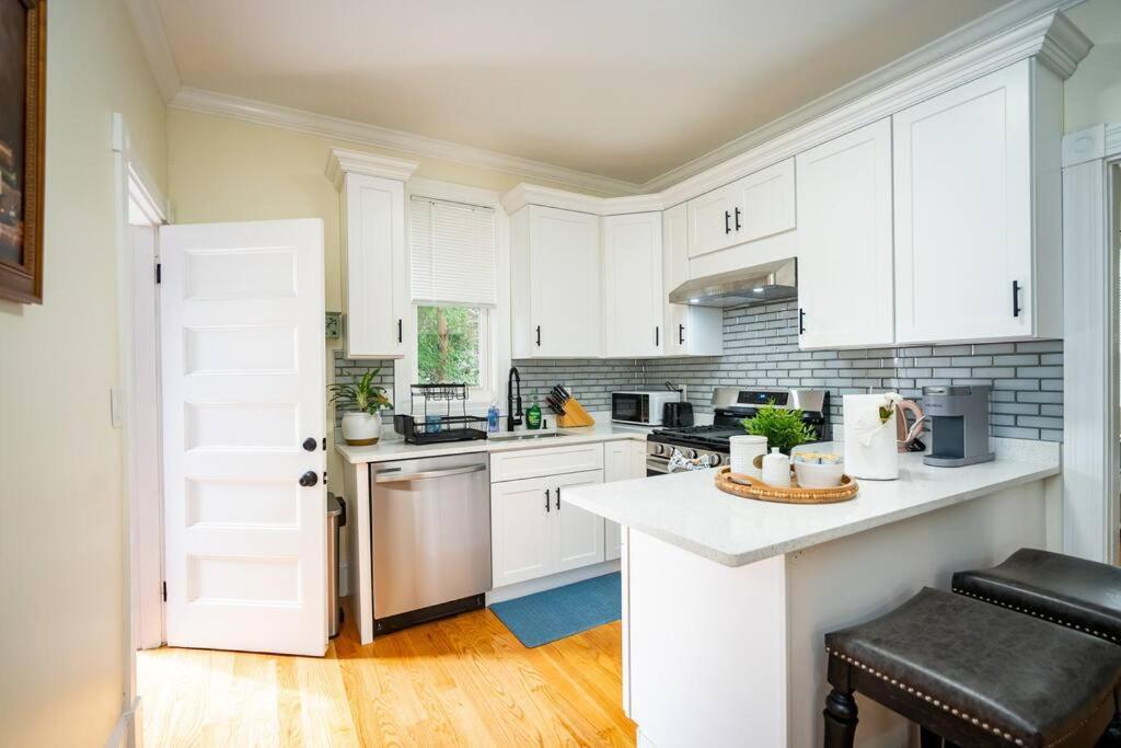 Apartment 14a-elegant, Newly Renovated In Boston