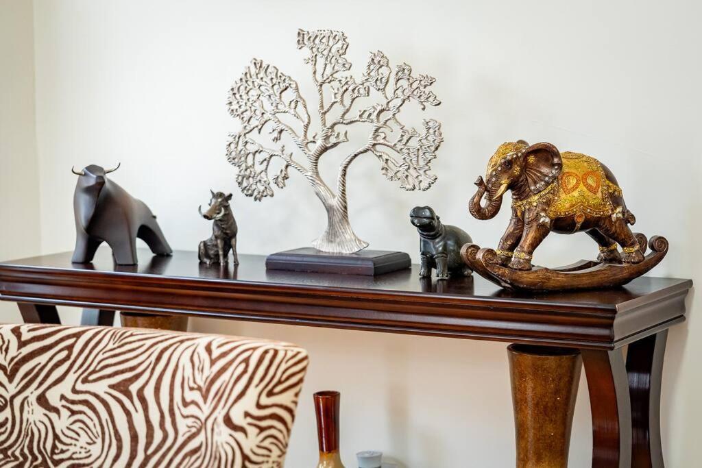 14a-elegant, Newly Renovated In * Boston
