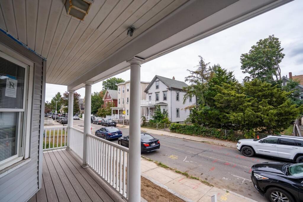 14a-elegant, Newly Renovated In