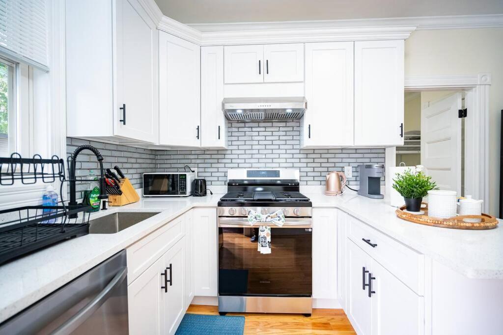 Apartment 14a-elegant, Newly Renovated In