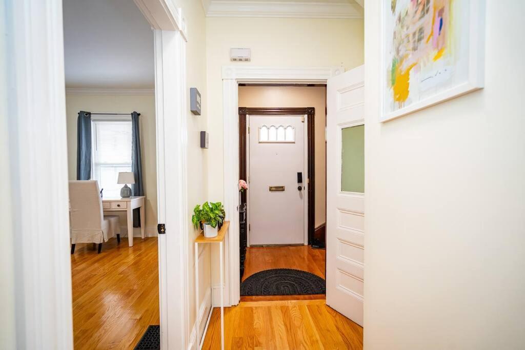 14a-elegant, Newly Renovated In Apartment Boston