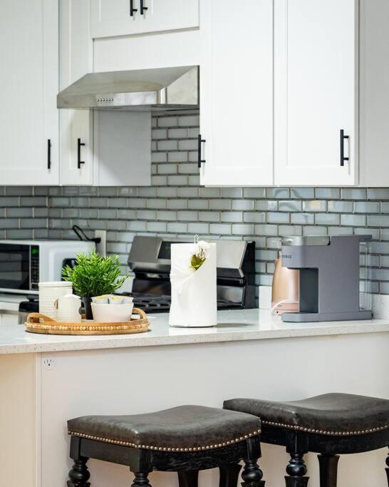 14a-elegant, Newly Renovated In