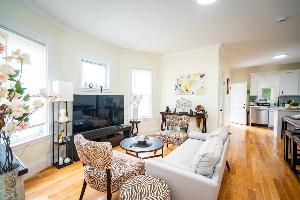 Apartment 14a-elegant, Newly Renovated In