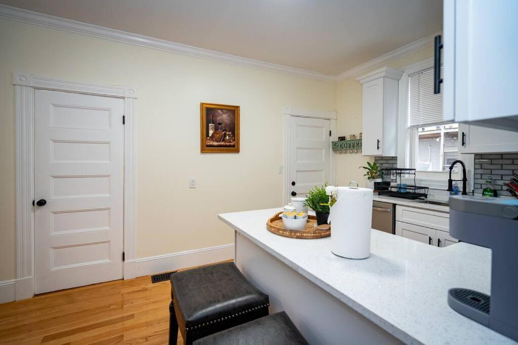 Apartment 14a-elegant, Newly Renovated In *