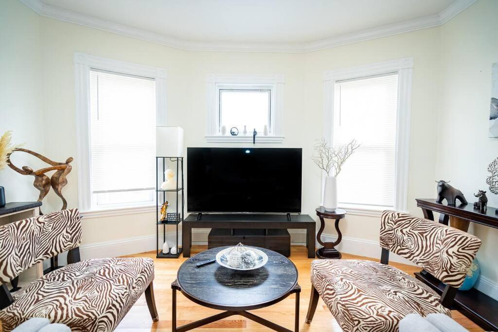 14a-elegant, Newly Renovated In Boston