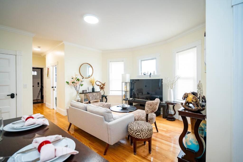 14a-elegant, Newly Renovated In