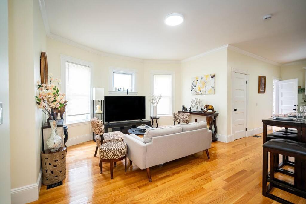 Apartment 14a-elegant, Newly Renovated In