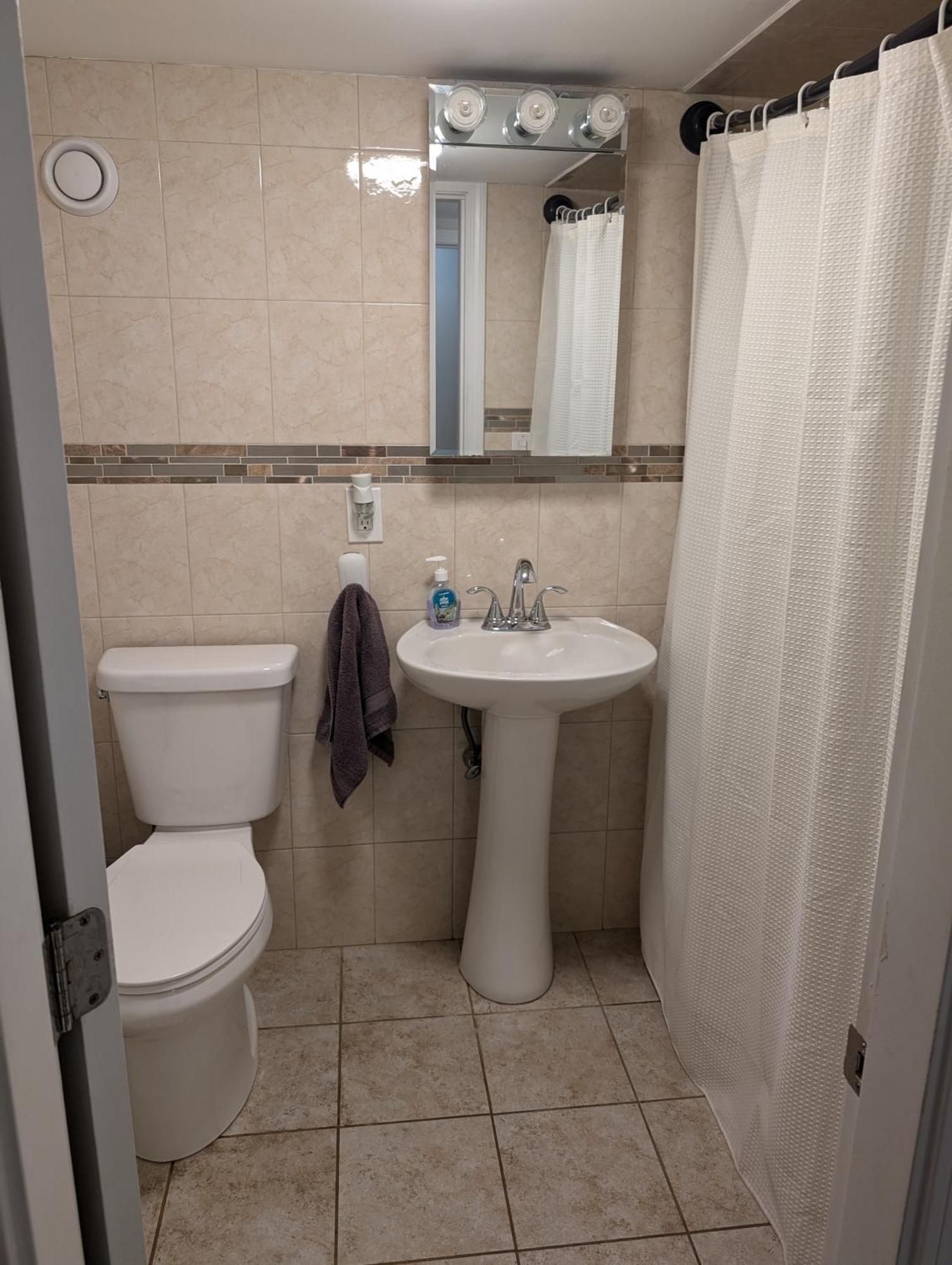 Apartment Brighton Sleeps 3 - Steps To Bus Line