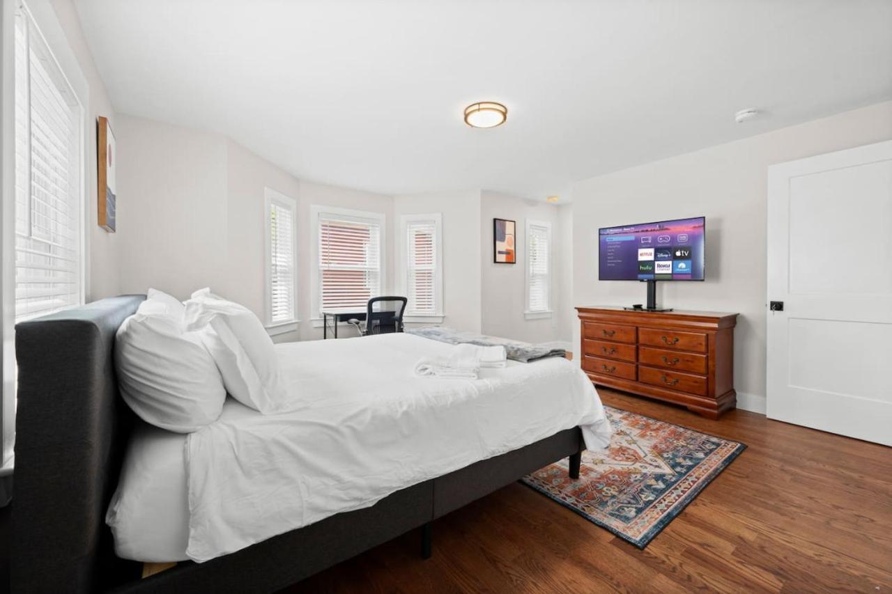 Holiday home Luxe 3bd 2ba Close To Downtown W Free Parking *