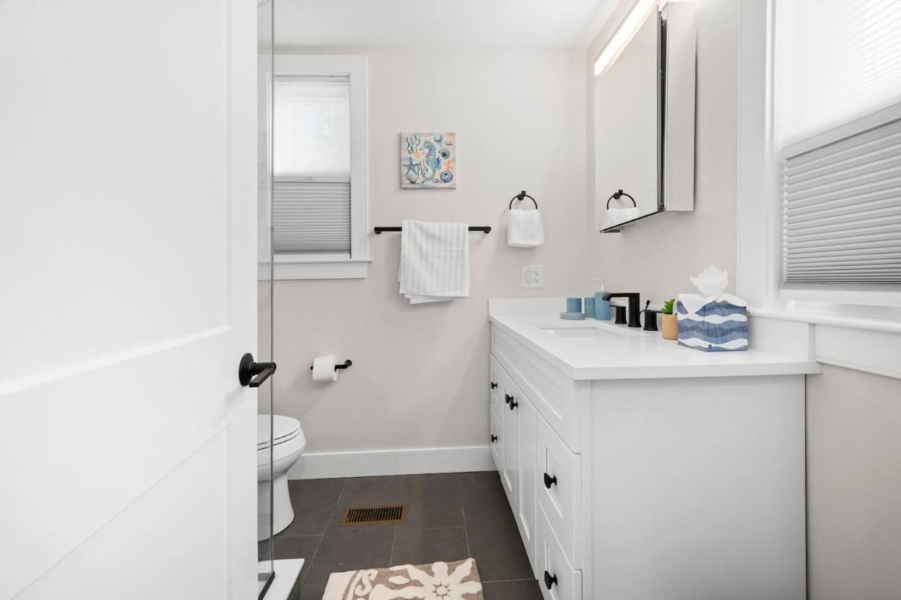 Luxe 3bd 2ba Close To Downtown W Free Parking Holiday home Boston
