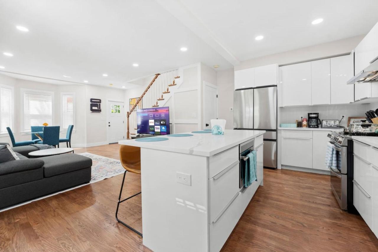 Luxe 3bd 2ba Close To Downtown W Free Parking Holiday home Boston