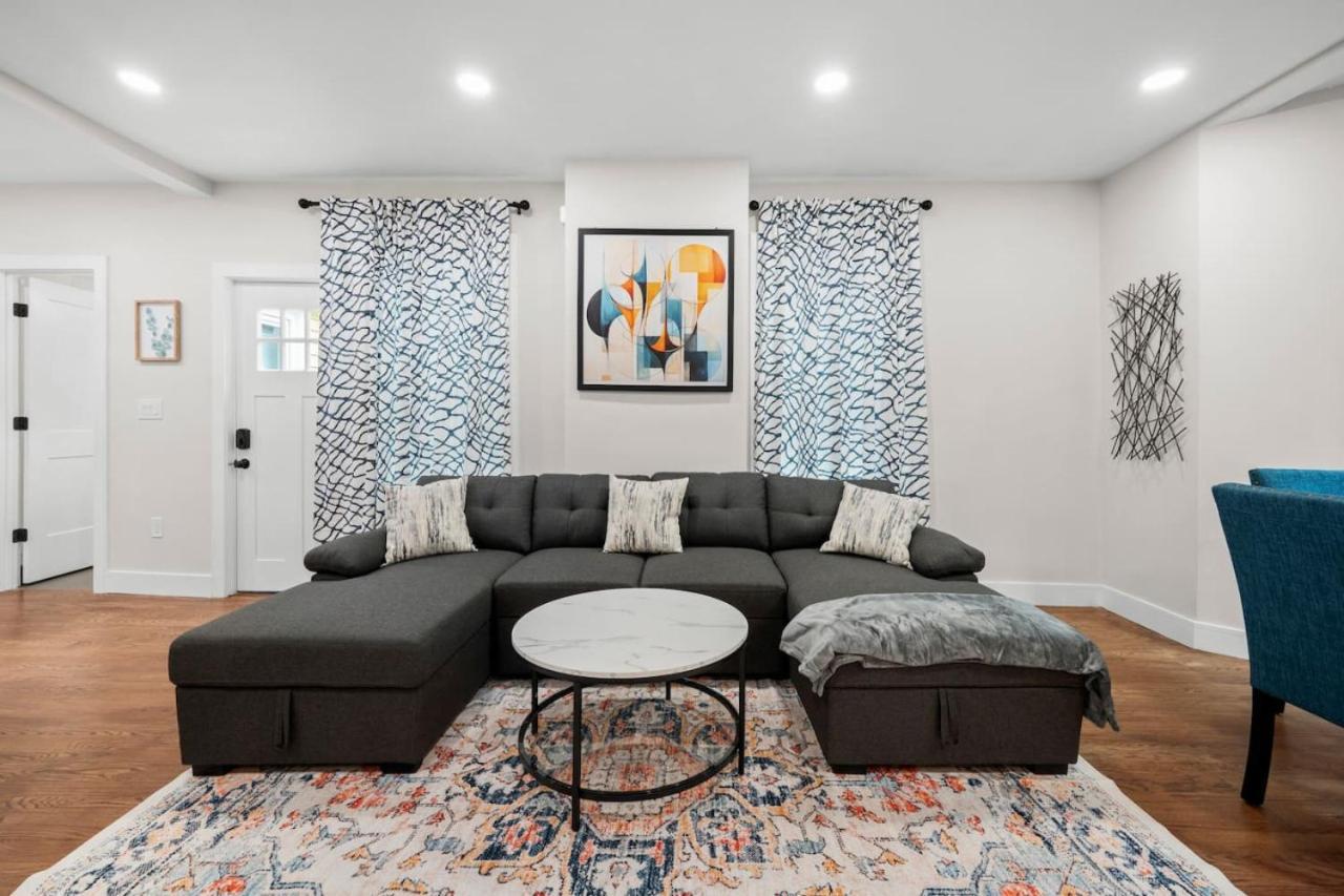 Luxe 3bd 2ba Close To Downtown W Free Parking Holiday home