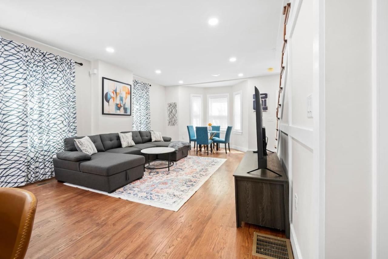 Luxe 3bd 2ba Close To Downtown W Free Parking Holiday home Boston