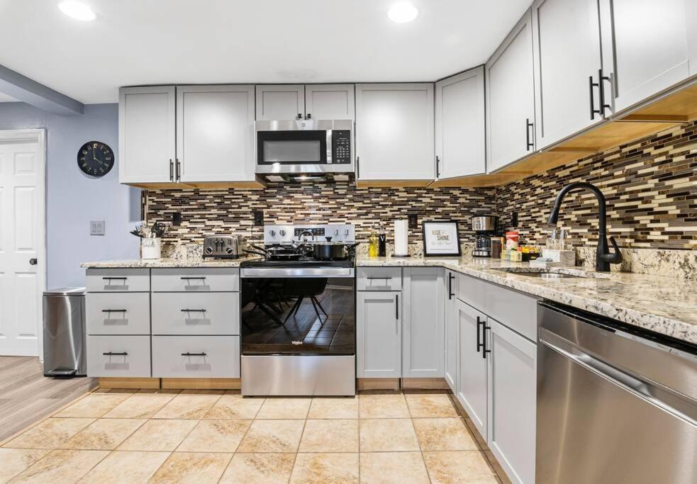 Luxe And Spacious 3bd 2ba W Free Parking