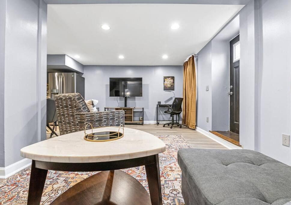 Luxe And Spacious 3bd 2ba W Free Parking Apartment
