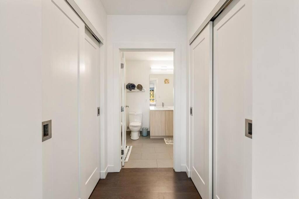 Spacious 2bed 2bath, King Bed, Steps Fenway Park * Boston
