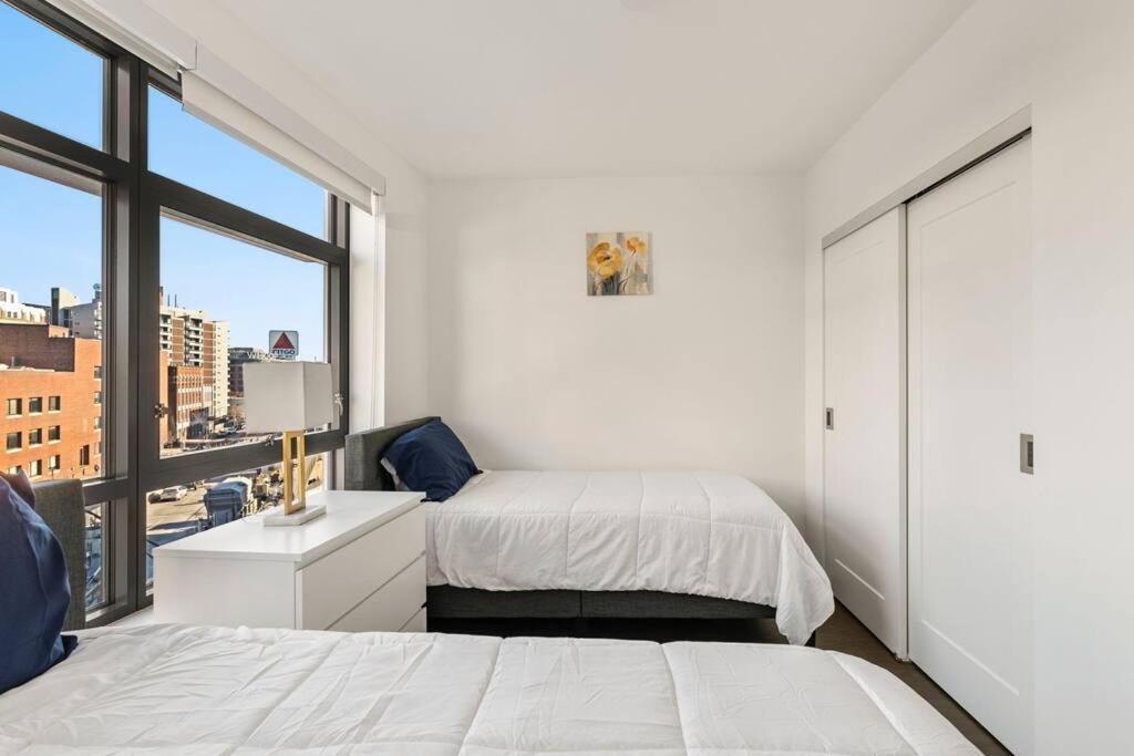 Apartment Spacious 2bed 2bath, King Bed, Steps Fenway Park *