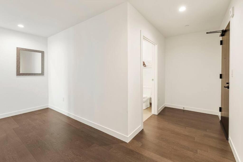 Spacious 2bed 2bath, King Bed, Steps Fenway Park * Boston