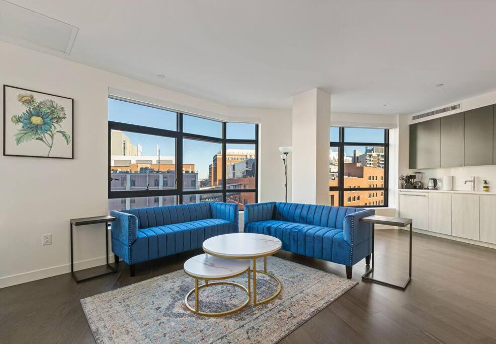 Spacious 2bed 2bath, King Bed, Steps Fenway Park