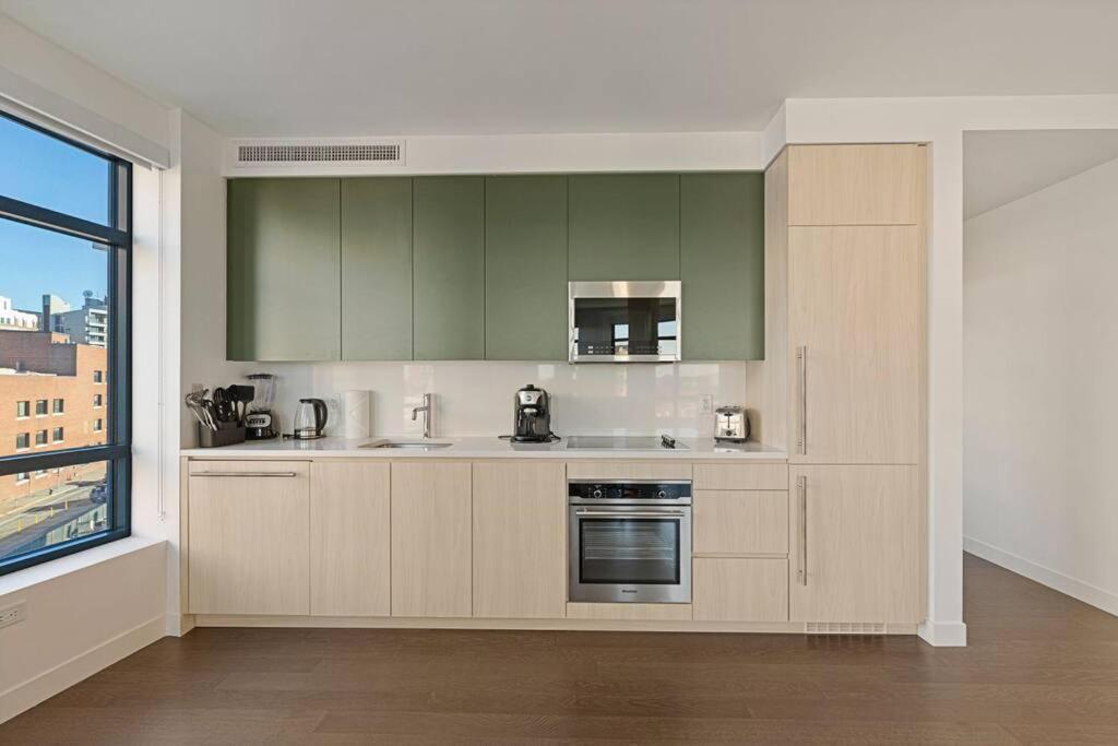 Spacious 2bed 2bath, King Bed, Steps Fenway Park Apartment