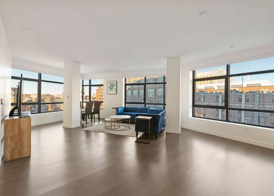 Apartment Spacious 2bed 2bath, King Bed, Steps Fenway Park *