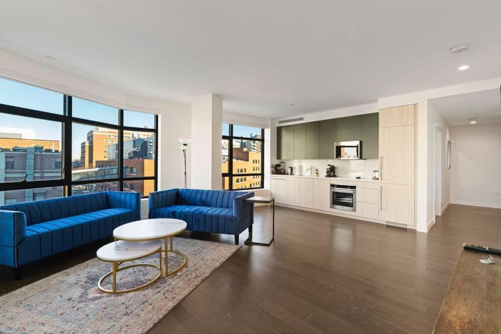 Spacious 2bed 2bath, King Bed, Steps Fenway Park Apartment Boston