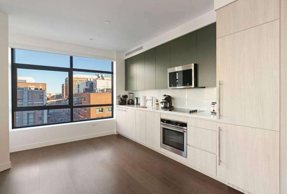Spacious 2bed 2bath, King Bed, Steps Fenway Park Apartment