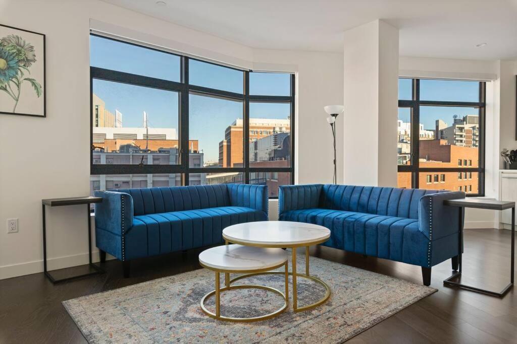 Spacious 2bed 2bath, King Bed, Steps Fenway Park Apartment Boston