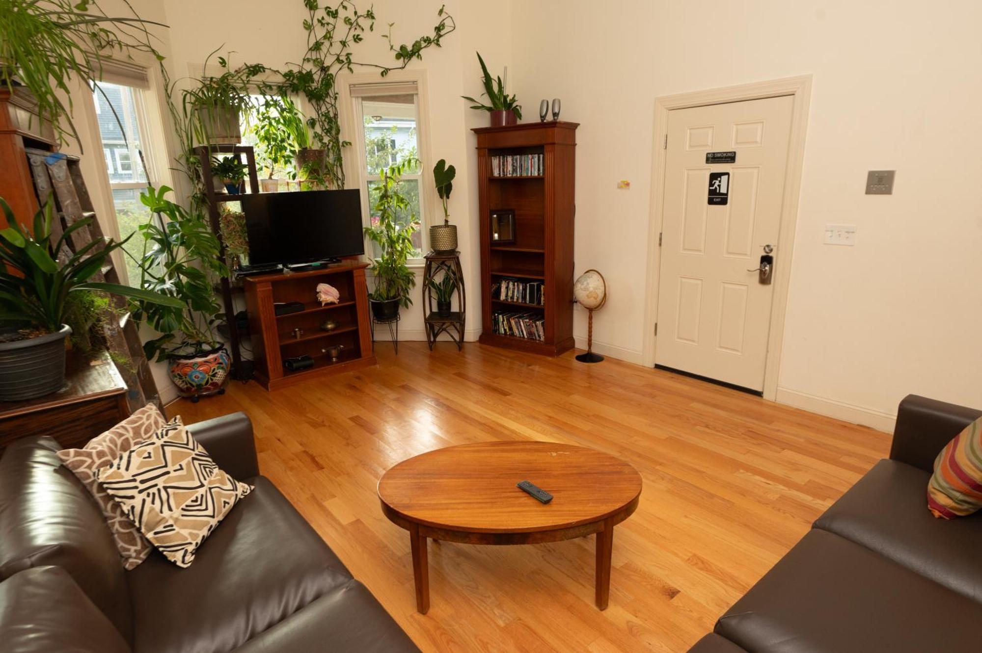 2 Bedroom In Jamaica Plain With Parking Apartment