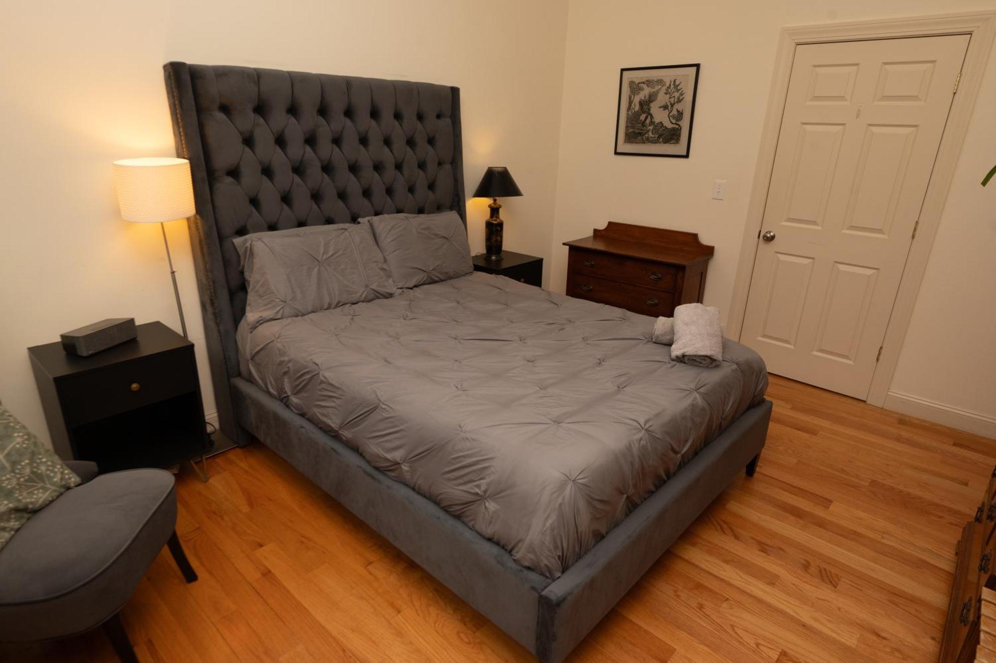 2 Bedroom In Jamaica Plain With Parking * Boston