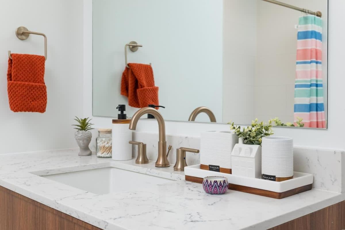 Back-bay Penthouse Downtown & Parking & Gym