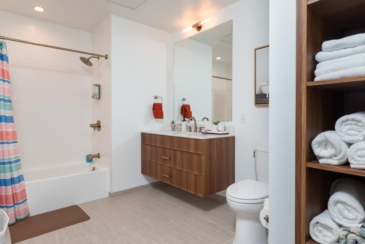 Back-bay Penthouse Downtown & Parking & Gym Apartment *