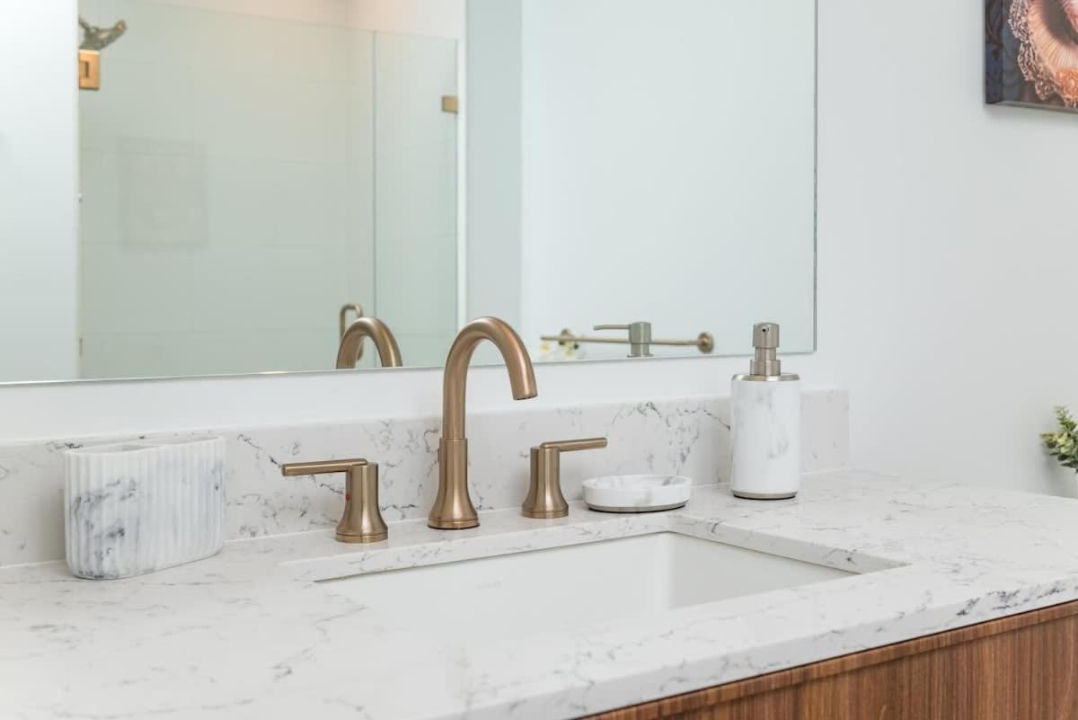 Apartment Back-bay Penthouse Downtown & Parking & Gym *