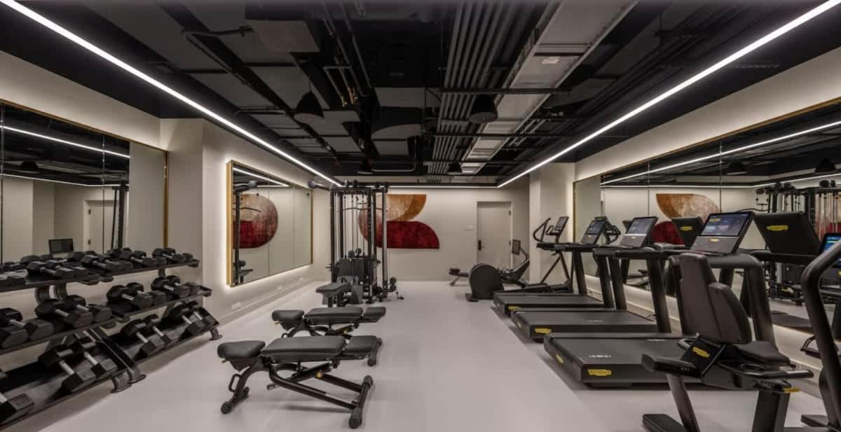 Back-bay Penthouse Downtown & Parking & Gym Apartment
