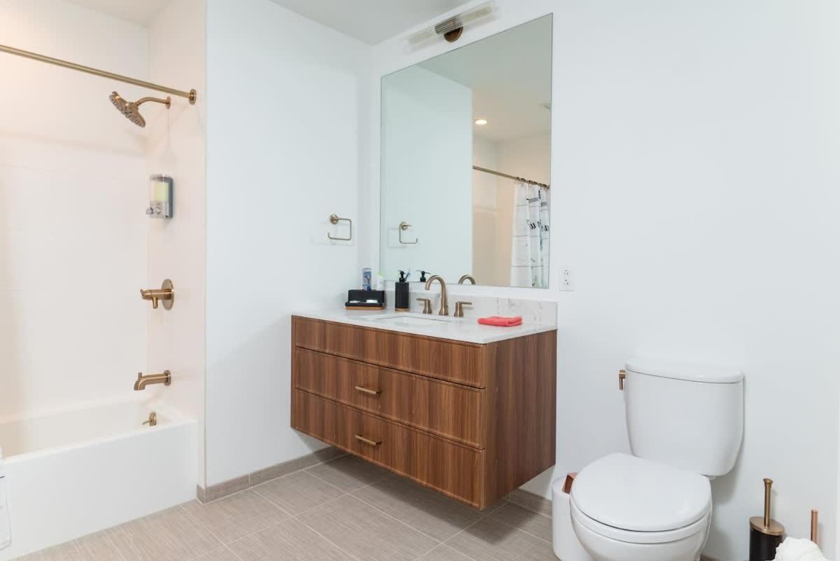 Back-bay 2br W Roof Gym Parking Apartment