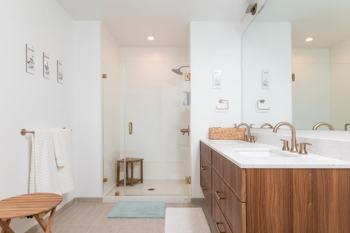 Apartment Back-bay 2br W Roof Gym Parking *