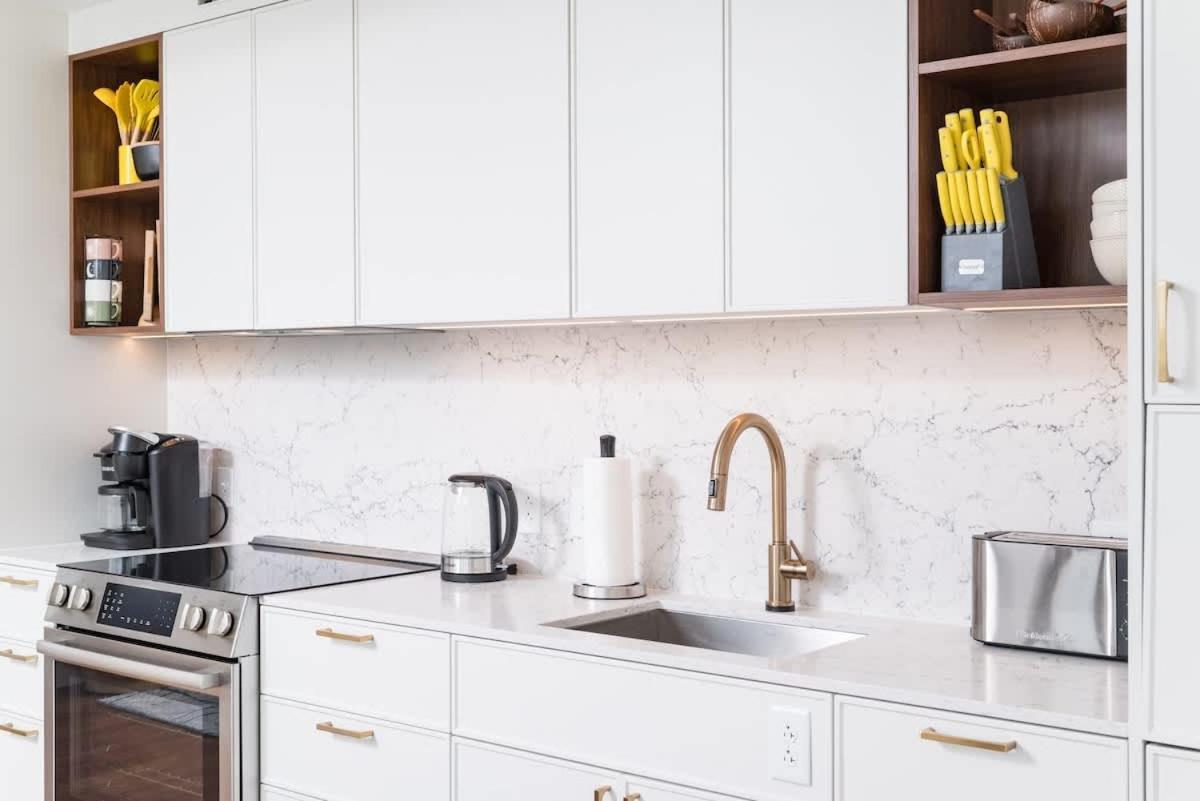 Back-bay 2br W Roof Gym Parking